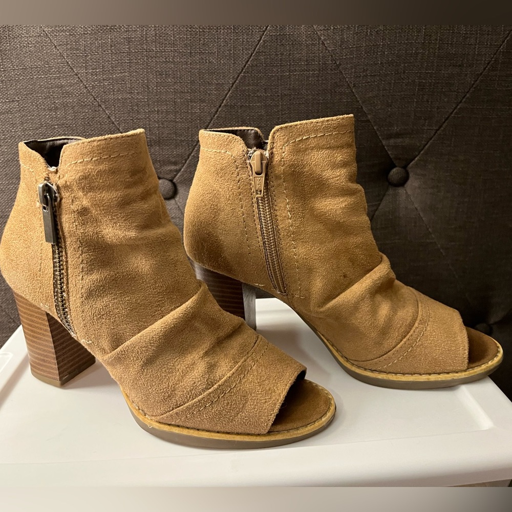 Tan heels